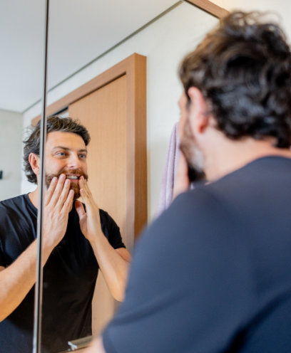 Restore your smile with white fillings that blend in with the natural colour of your teeth. 