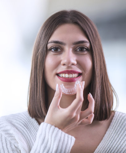 Straighten your front teeth quickly with the Inman Aligner™.