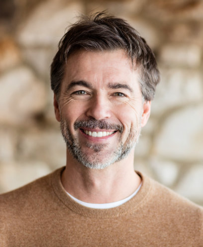 No one needs to know about your treatment with brackets hidden behind your teeth. 