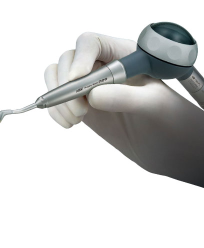 Discover how we efficiently and gently polish your teeth with modern technology.