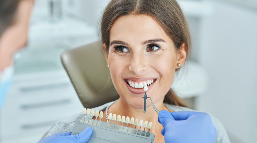 Composite Bonding vs Veneers: A Guide for Predictable, Long-Term Results